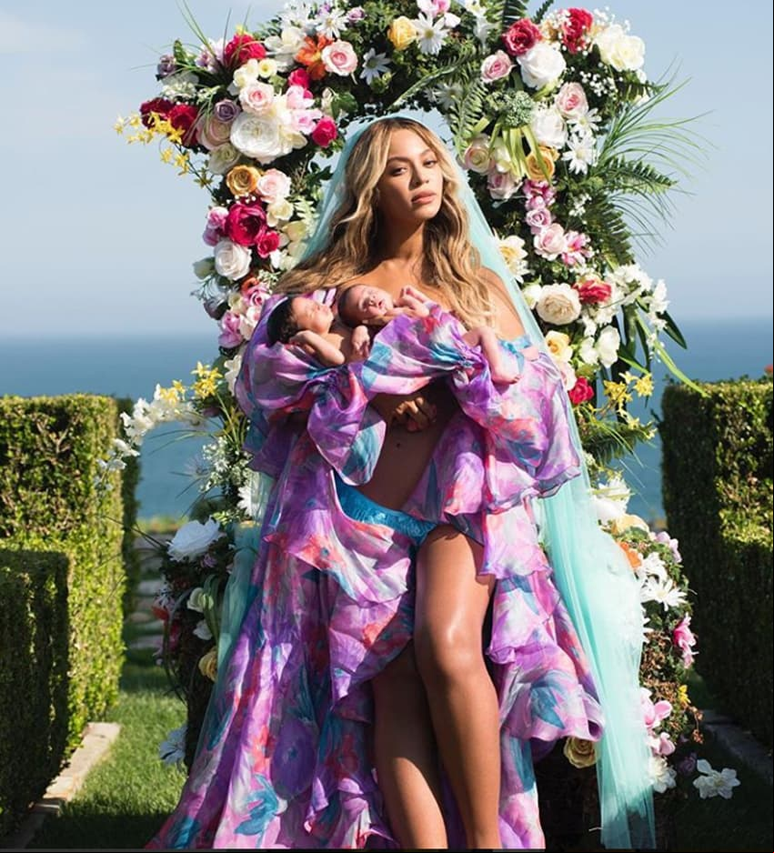 En junio de 2017, Beyoncé se convirtió en madre de los gemelos Rumi y Sir, y la primera imagen que compartió de ellos en Instagram consiguió más de 10 millones de likes.