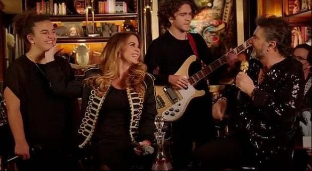 Sin embargo, la aprición de José Manuel que más llamó la atención se dio en mayo pasado durante el concierto que Lucero y Mijares, en el que también participó su hermana menor.