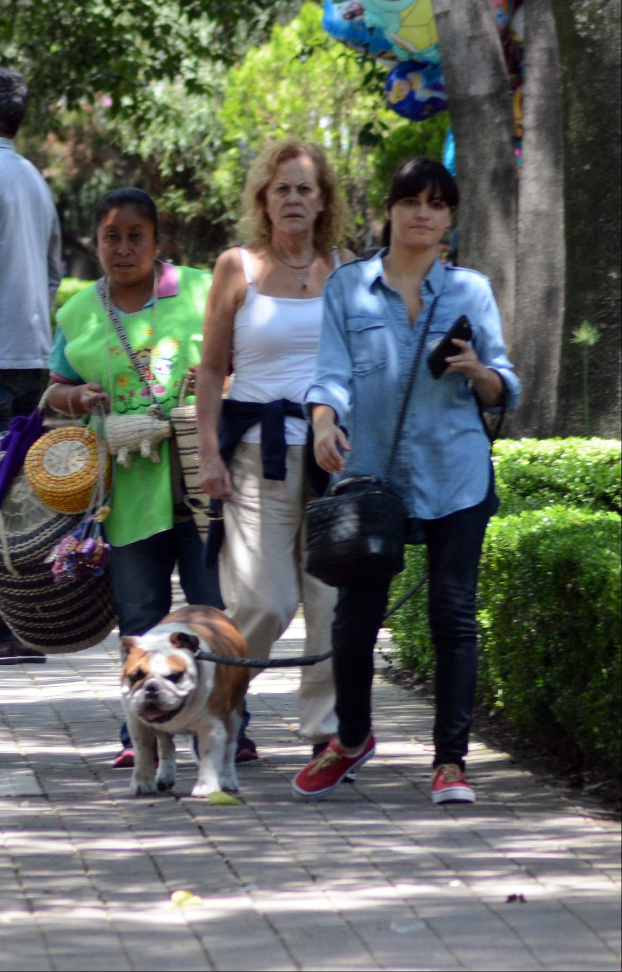 A principios de 2018, la actriz cautivó a sus seguidores y paparazzis, quienes la captaron en un parque de la CDMX paseando con su mascota, luciendo un look completamente libre de maquillaje.