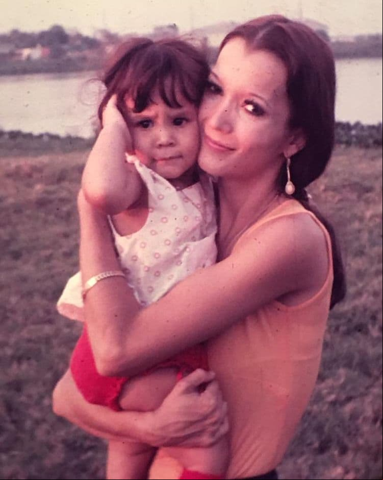Biby Gaytán nació el 27 de enero en Tapachula, Chiapas, sin embargo, la mayor parte de su niñez la vivió en Villahermosa, Tabasco. Es hija de la maestra de ballet clásico Silvia "Bibi" Barragán y del arquitecto Daniel Gaytán.
