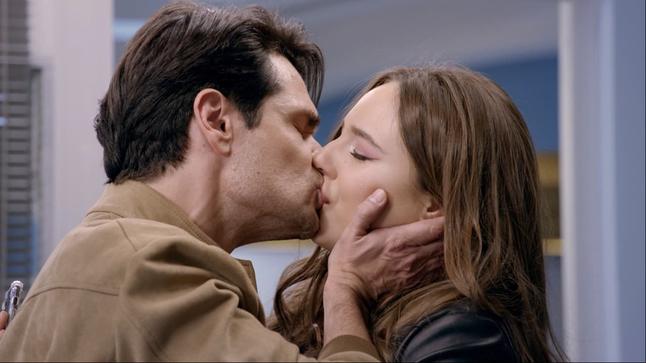 'Clarita' sorprende a 'Darío' y le asegura que nunca ha dejado de amarlo.