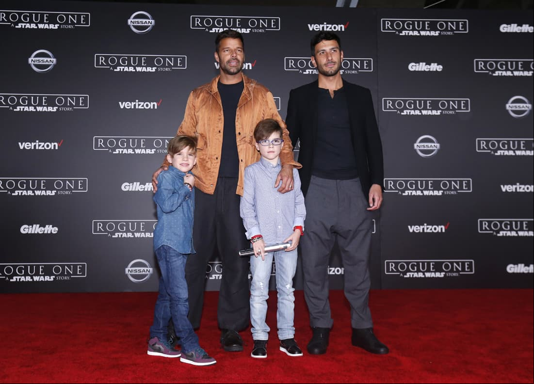 De acuerdo con el portal Quién, el 20 de agosto de 2008, Ricky Martin anunció en un comunicado que se había convertido en padre de dos niños, Matteo y Valentino, a través del método de subrogación gestacional.