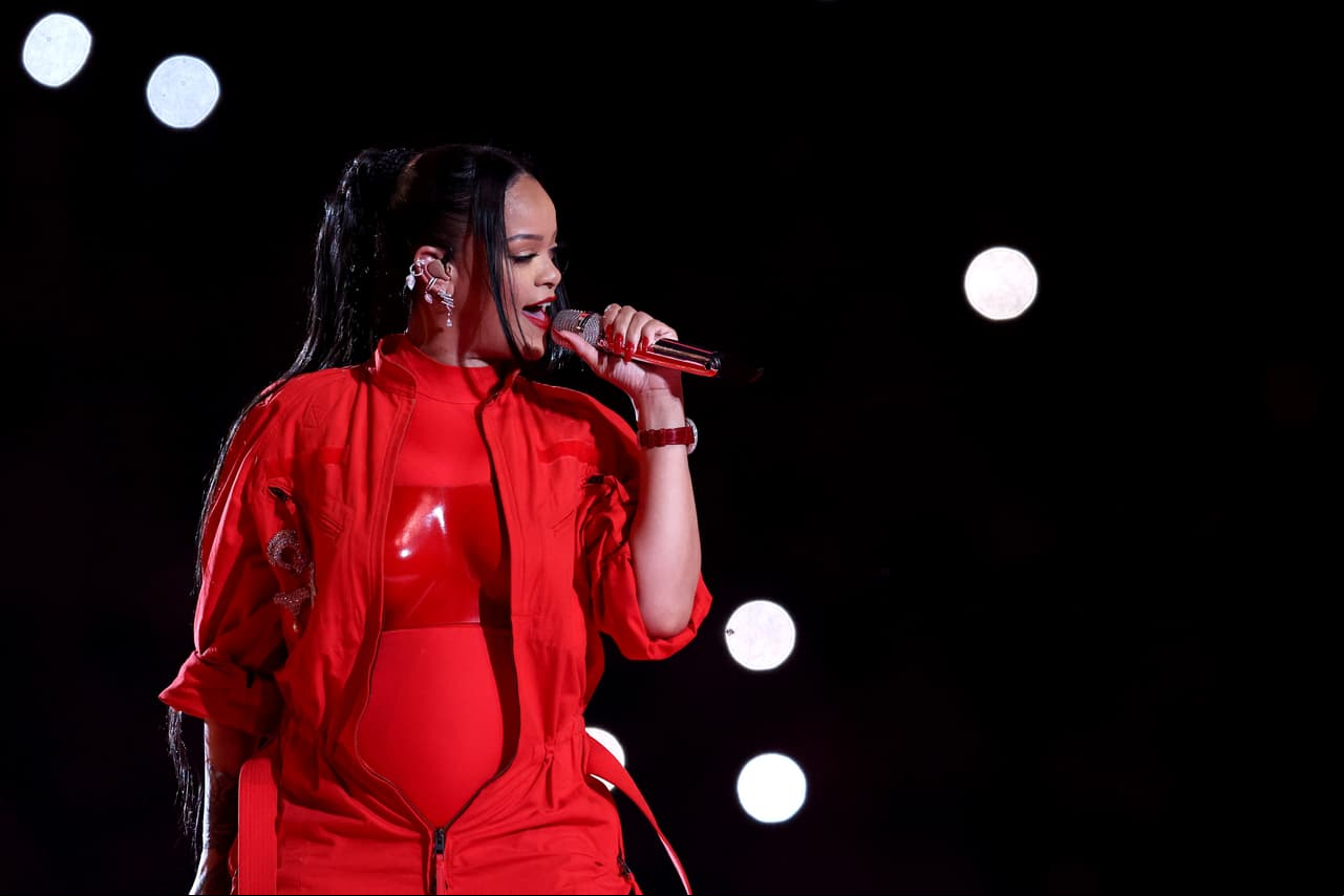 Super Bowl 2023: Rihanna desata redes con posible embarazo en show de medio tiempo del Super Bowl