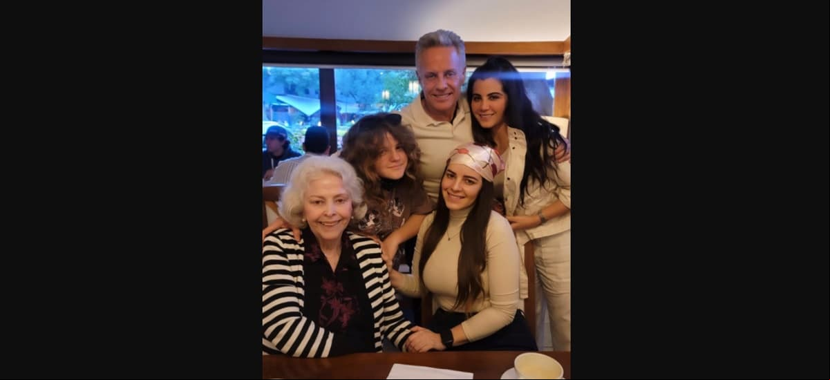 Alexis Ayala se convirtió en papá de Stephanie a temprana edad y años después, junto a su ahora ex Fernanda, tuvo a su hija Roberta.