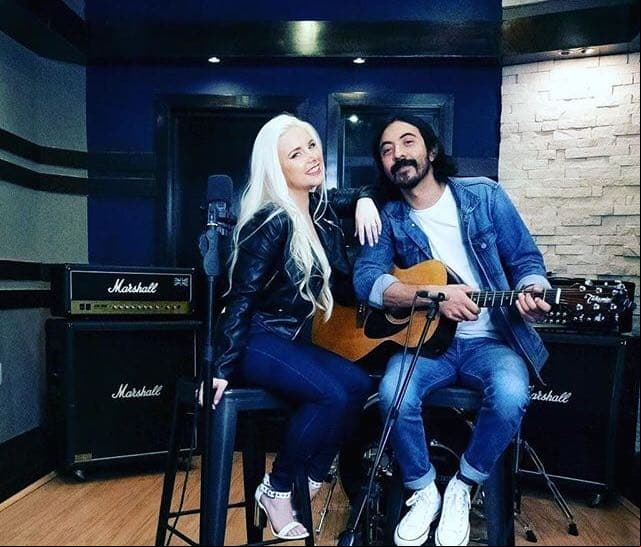 Actualmente, a través de su cuenta de Instagram, Malo invita a amigos y cantantes a hacer covers de canciones, y así hacer sus propias interpretaciones en versión acústica.