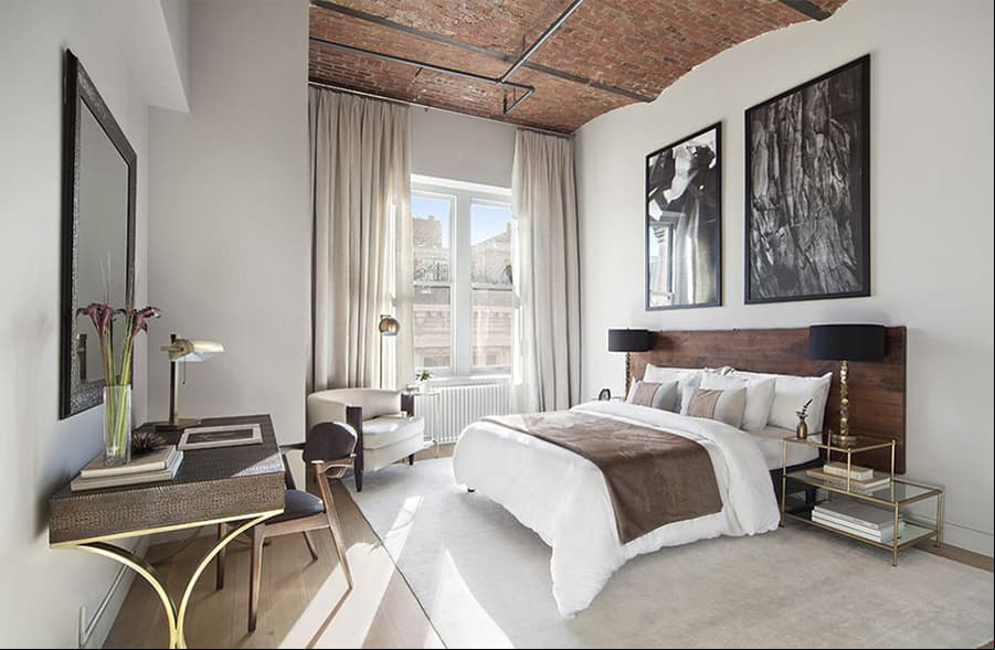 El departamento tiene cuatro habitaciones y cuatro baños.