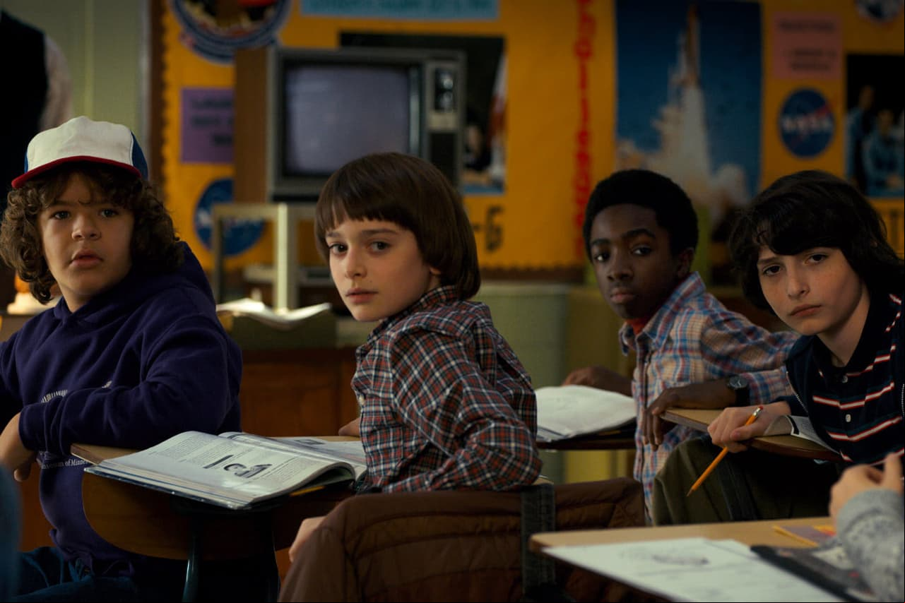 En 2014, Caleb McLaughlin (‘Lucas’) y Gaten Matarazzo (‘Dustin’) se hicieron amigos cuando trabajaron en Broadway (FOTO: Netflix)