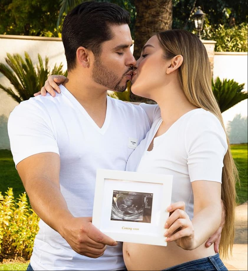 Larry Hernández y su esposa esperan otro hijo