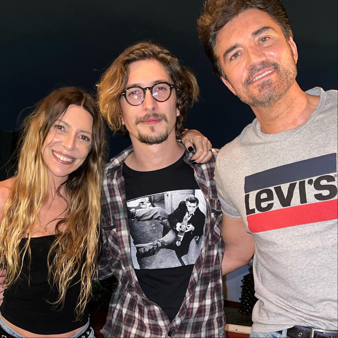 Federico Ayos es hijo de la actriz Mónica Ayos e hijastro del actor Diego Olivera