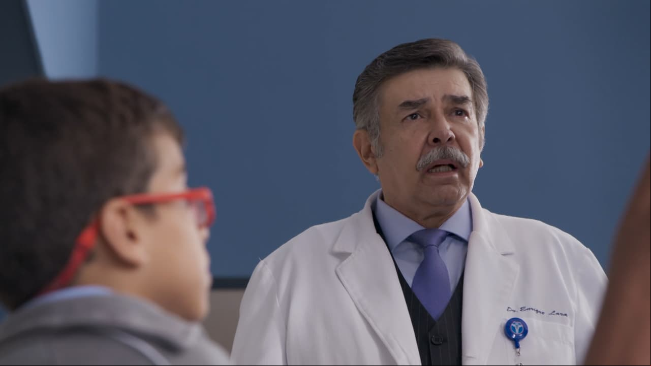 Aníbal (Julio Camejo) lleva a su hijo al hospital, pero el Dr. Lara (Jorge Ortíz de Pinedo) se niega a atenderlo ya que ve al menor en buen estado y porque, asegura, tiene un hospital que dirigir.