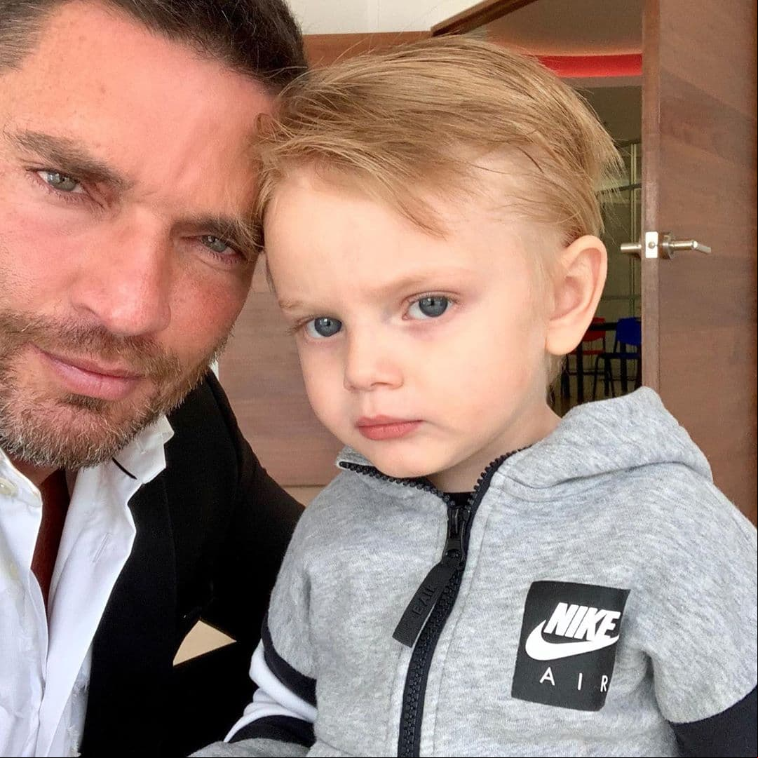 La tarde de este martes 27 de agosto, Julián Gil y su hijo Matías se reencontraron en un Centro de Convivencia de la Ciudad de México tras un año de no verse.