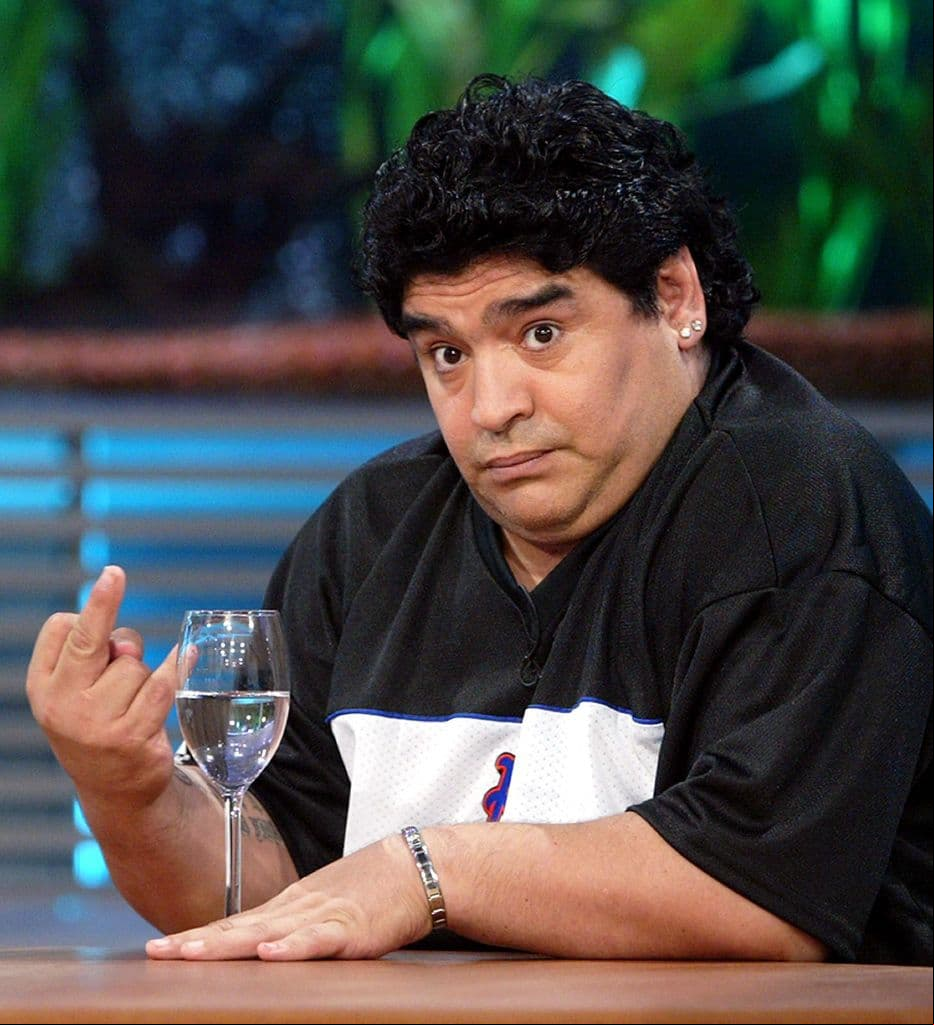 Así reaccionó Diego cuando fue captado por las cámaras antes de viajar a Cuba para tratar su adicción por la cocaína en 2004.
