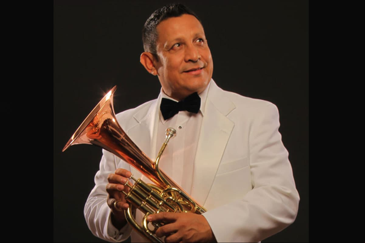 Aldo Sarabia. Tras estar desaparecido por una semana, el integrante de Banda El Recodo fue encontrado muerto el 22 de octubre de 2014 en una comunidad de Mazatlán, Sinaloa. El músico falleció por un disparo de un arma de nueve milímetros propiciado por el amante de su esposa.