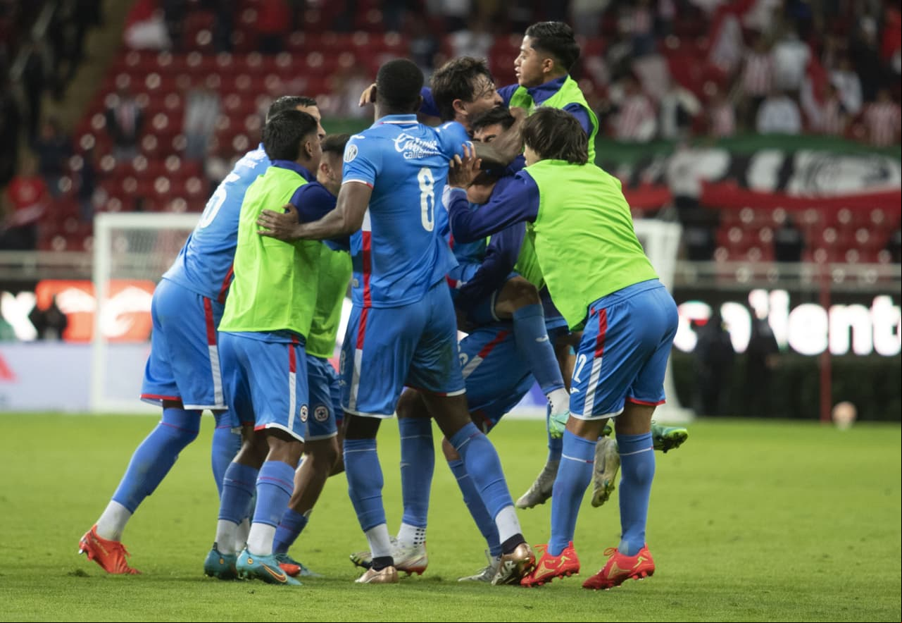 Con goles de Alexis Gutiérrez y Gonzalo Carneiro, Cruz Azul sentenció la final de la Copa por México 2022 ante Chivas en el Akron para alzar su primer trofeo a una semana del inicio del Clausura 2023. 
<br>
