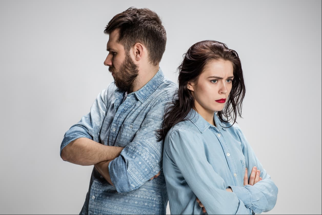Cuatro errores que las parejas cometen al discutir
