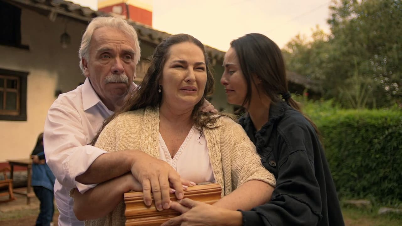 Cielo pide perdón a Pancho y abraza a Julia