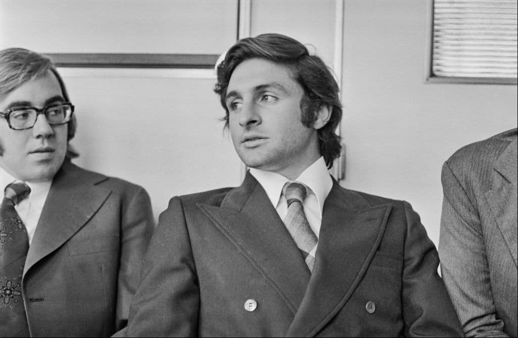 Nando Parrado y Roberto Canessa,  del equipo de rugby uruguayo que sobrevivieron al avionazo en los Andes del vuelo 571 de la Fuerza Aérea uruguaya (1974)
