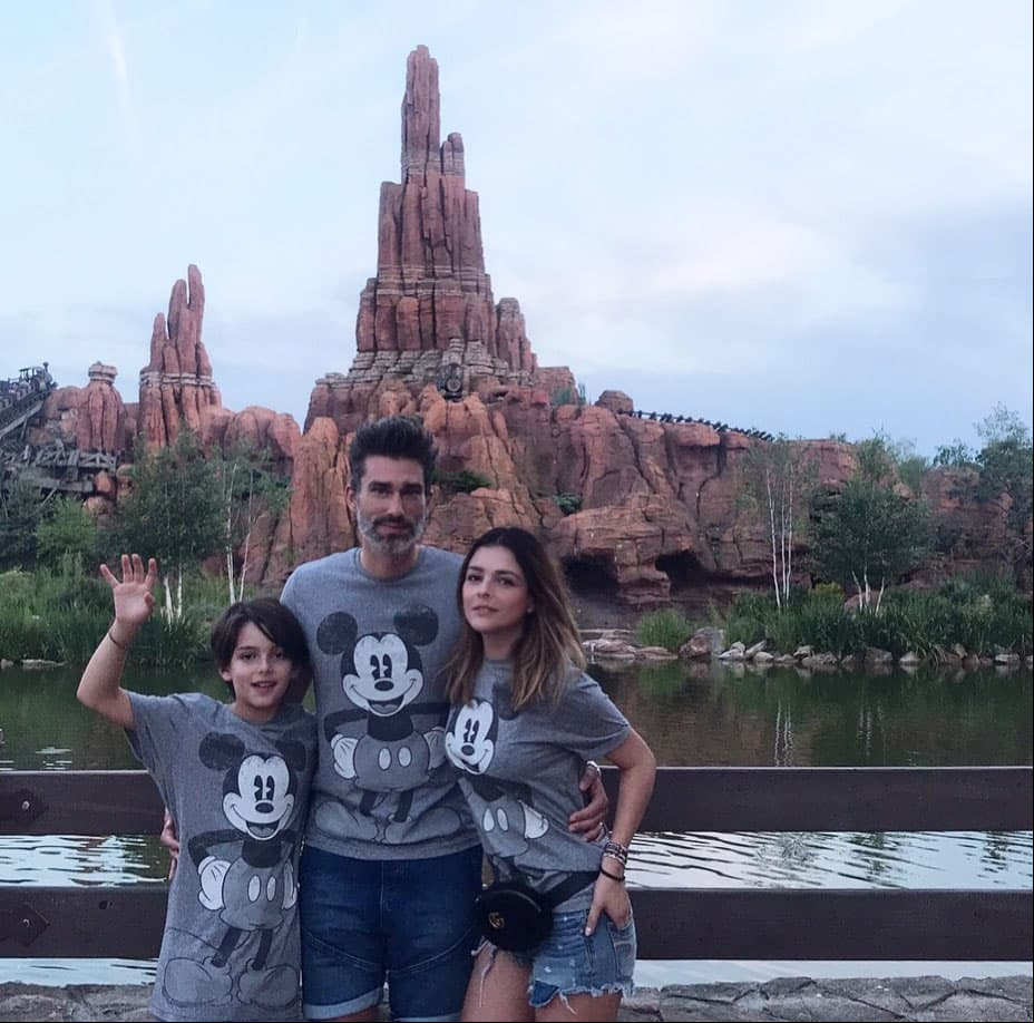 Aprovechando las vacaciones de verano, Grettell Valdez viajó a París, Francia, para disfrutar de esa bella ciudad en compañía de su esposo Leo Clerc y su hijo Santino Borghetti.