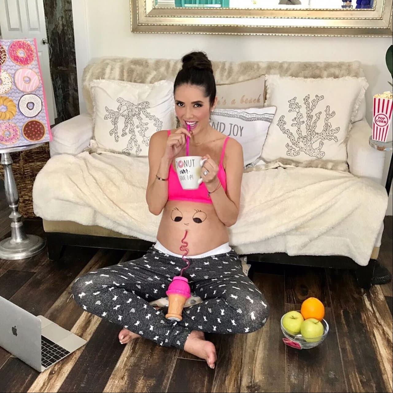 “Dicen que tengo un embarazo ‘millennial’ porque no siento nada” explica Marlene Favela ante la llegada de Bella
