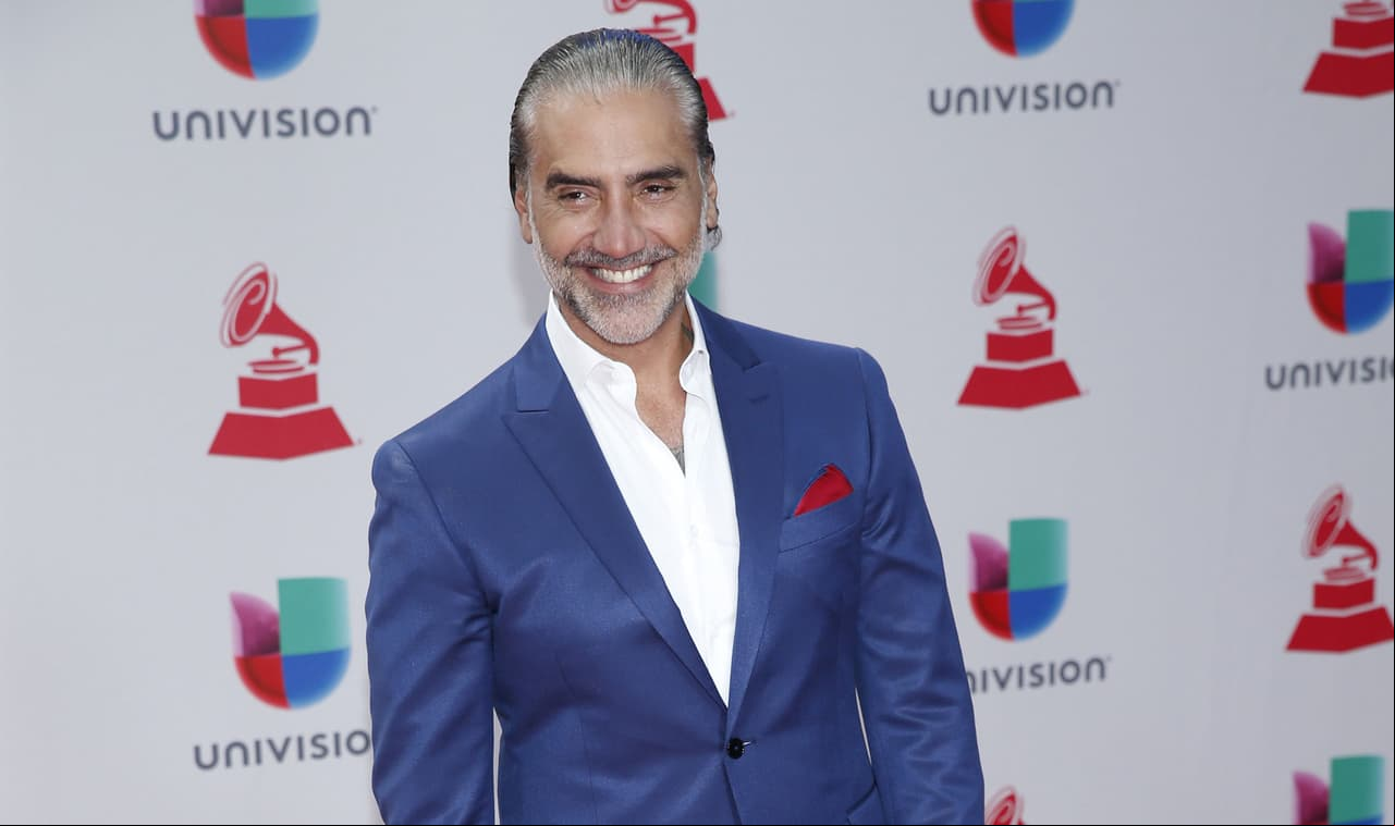 ¿Alejandro Fernández festeja su soltería con tremenda fiesta?