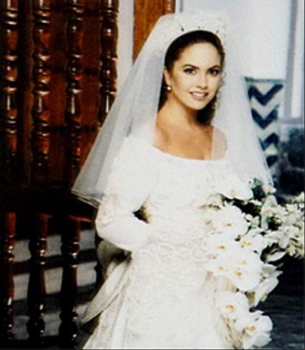 Cabe destacar que el 18 de enero de 1997, Lucero se casó en la vida real con Manuel Mijares, siendo la primera boda de famosos televisada en México, el suceso rompió récord de audiencia en su momento, dejando huella en la pantalla chica.