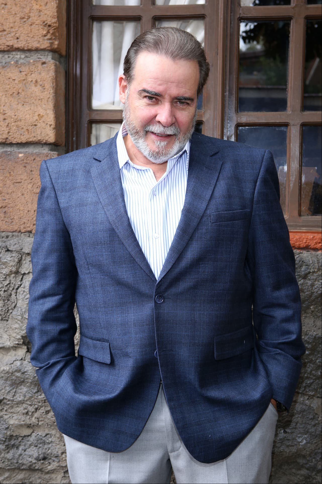 César Évora regresa a las telenovelas tras un éxitoso paso por '¿Qué le pasa a mi familia?' con el rol de 'Leopoldo Fernández', padre de 'Sofía', y quien guarda un gran secreto.