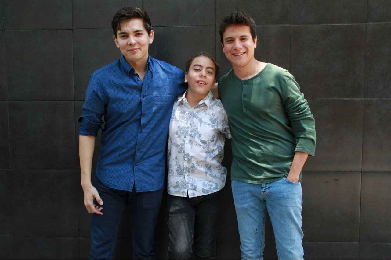 David está resentido porque Gerardo es novio de Samanta y a él le gusta la chica.