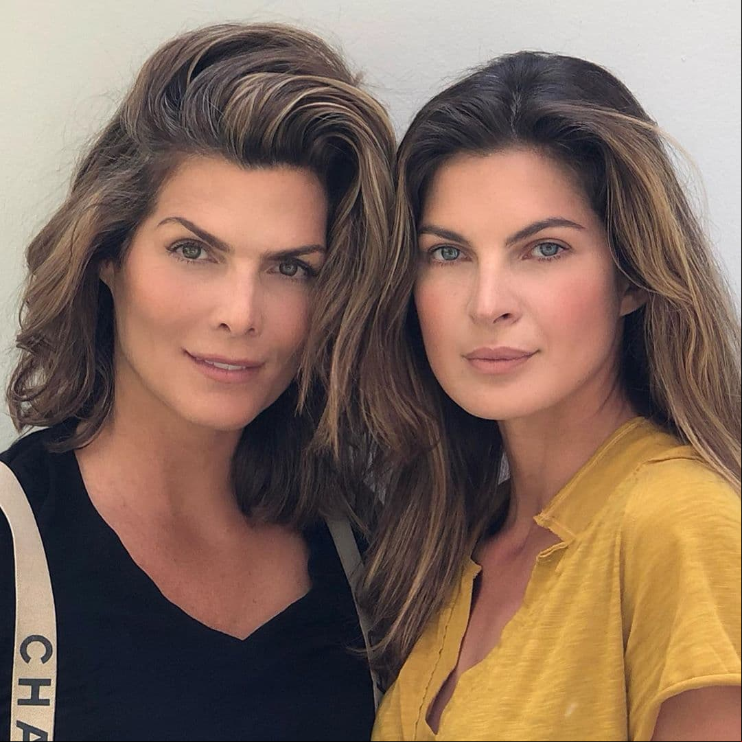 Montserrat Oliver y Yaya Kosikova conforman una de las parejas más estables del espectáculo en México, cuya historia de amor comenzó en la ciudad de Nueva York en un evento en pro a los animales.
