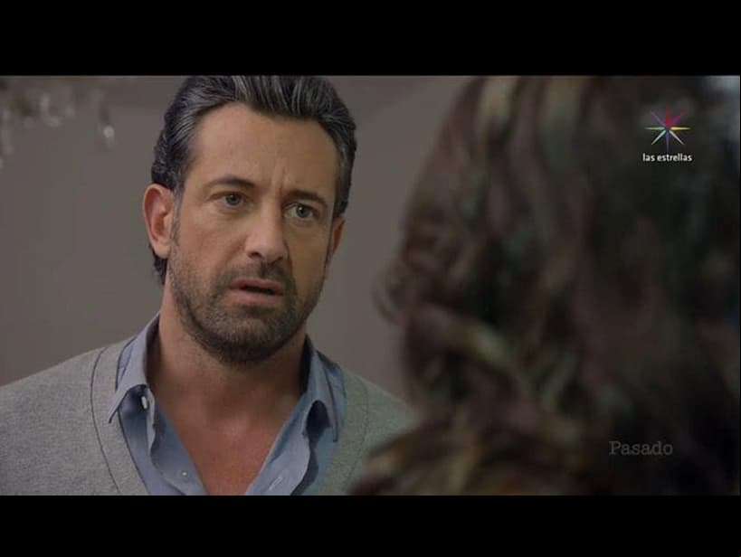 ‘Caer en tentación’ (2017-2018) fue otro éxito en la carrera de Gabriel, ya que interpretó a ‘Damián’, un hombre que a pesar de estar casado mantiene una relación con ‘Carolina’, protagonizando varias escenas románticas. “Es una maravillosa historia, creo que estamos tratando de contar ya historias desde otra perspectiva con mucho realismo, con otra verdad”, declaró al programa ‘El gordo y la flaca’ en octubre de 2017.