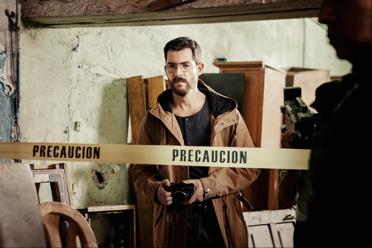 Manuel Balbi da vida a 'Héctor Bernal', un reportero que sufrirá una gran pérdida.
<br>
<br>
<i>'El Dragón', de lunes a viernes 9:30 pm. con Las Estrellas.</i>