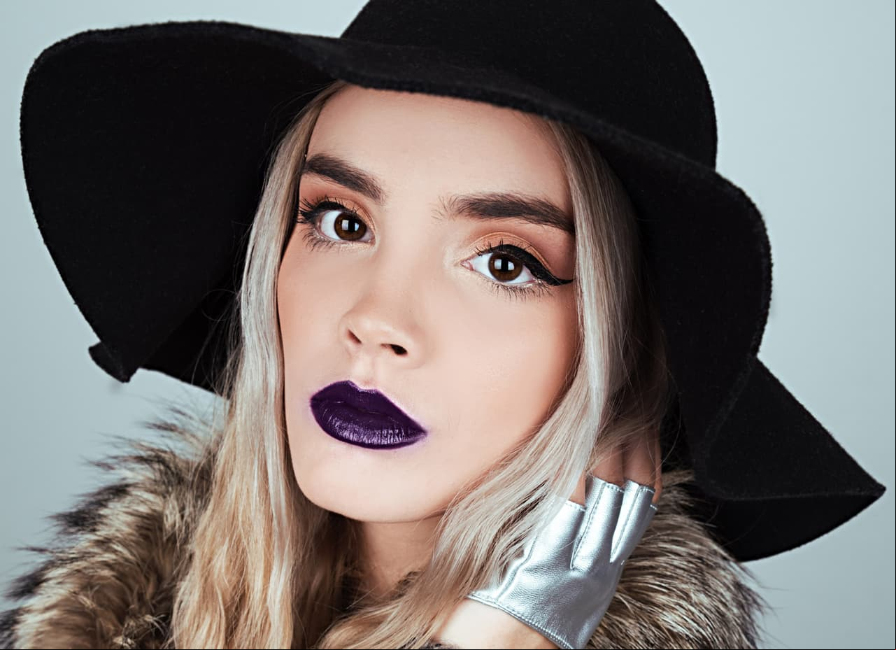 Californianos extremos. Este look hace que tu cara se vea más ancha y con más edad. Antes de experimentar con esta tendencia, pide la ayuda de un experto.