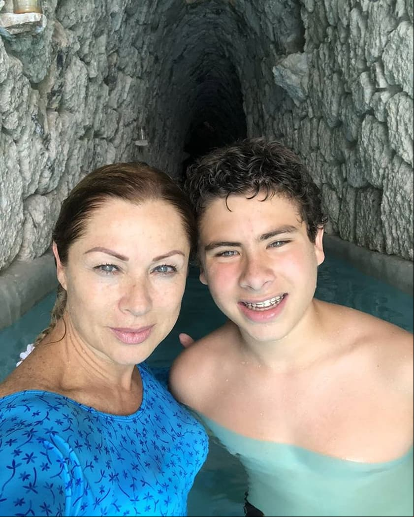 Y unos días después su hijo Carlo cumplió 15 años y en Instagram destacó que el ahora adolescente cambió su vida y le agradeció por ser parte de su vida. “¿Se puede ser más feliz cuando la felicidad llega doble? Hoy hace 15 años llegó a mi vida otro ángel, guerrero, protector, buen hijo, buen hermano. Gracias Carlo por estar siempre conmigo”, indicó la actriz.