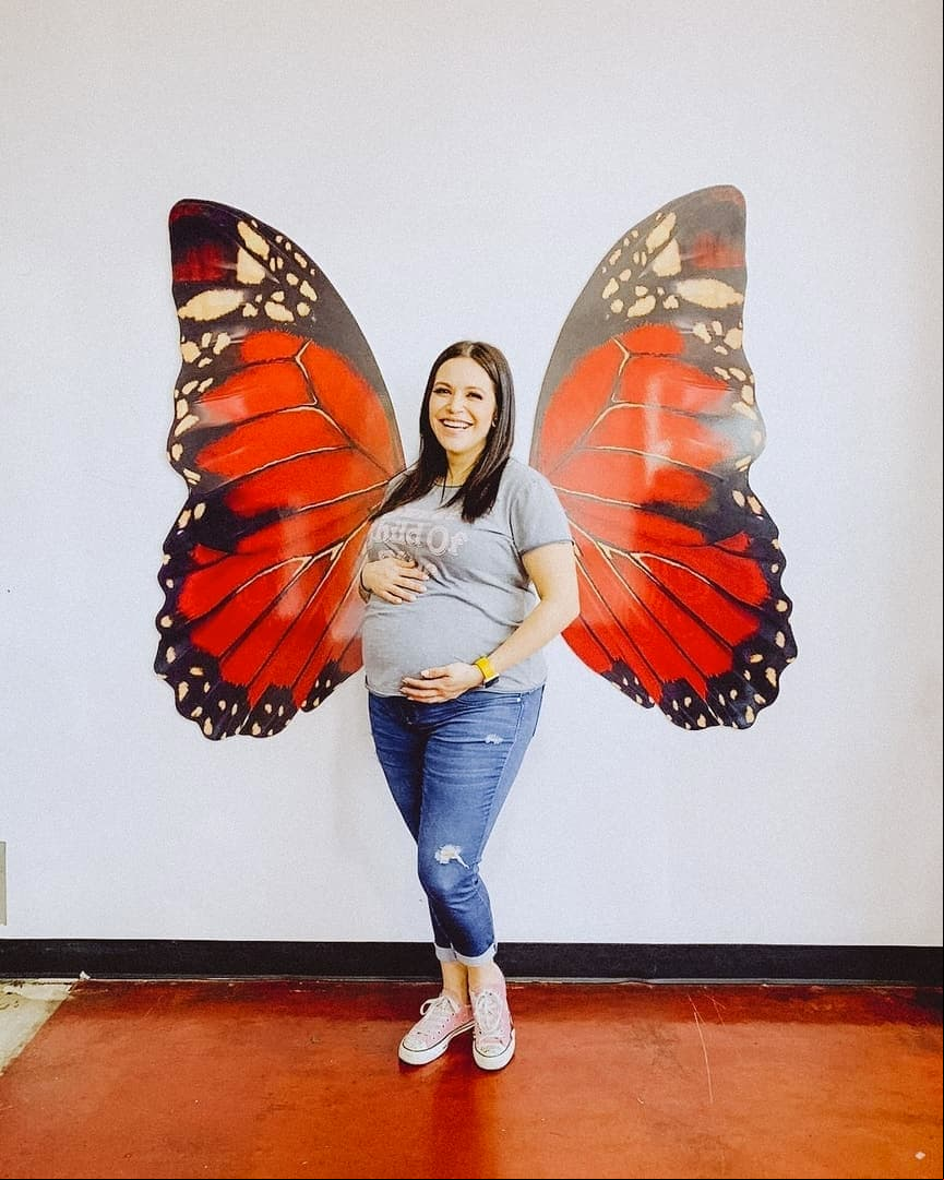 El pasado 14 de abril, Jacqie realizó una transmisión en vivo en Instagram donde confirmó que su parto será en casa y que no recibirá ningún medicamento para disminuir el dolor.