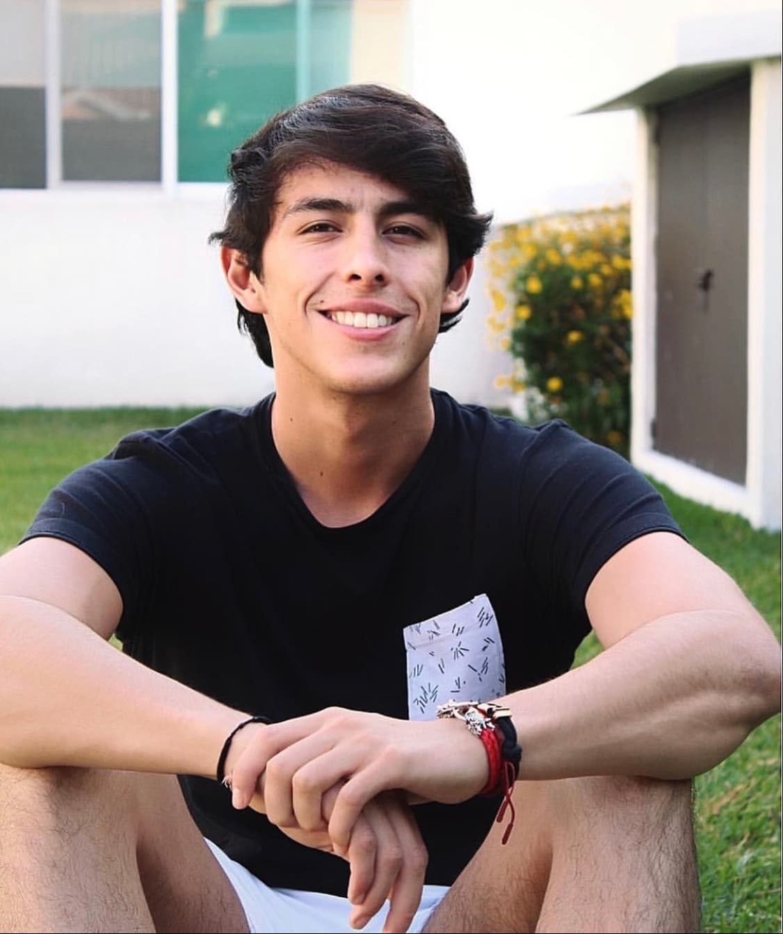 Resultado de este gran amor con Calderón, nació su primer hijo en común, Rodrigo, quien a sus 22 años mantiene una vida como la de cualquier joven, dividiendo su tiempo entre la universidad, su novia y sus amigos.