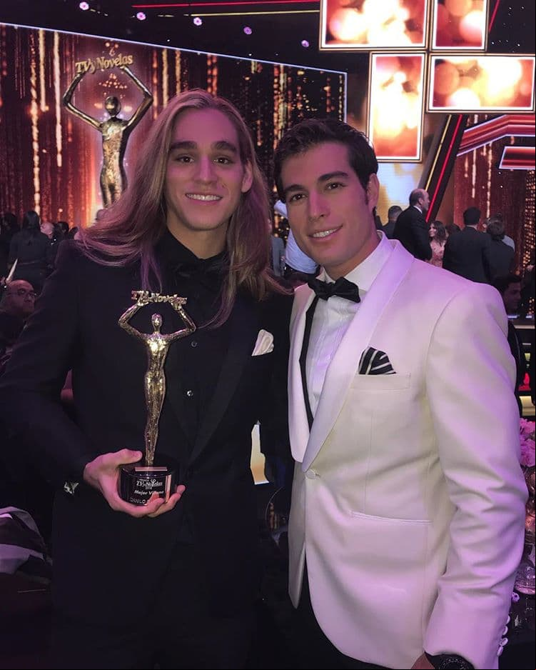 Mientras que Felipe Carrera siguió los pasos de su hermano, por lo que viajo a México para estudiar actuación.