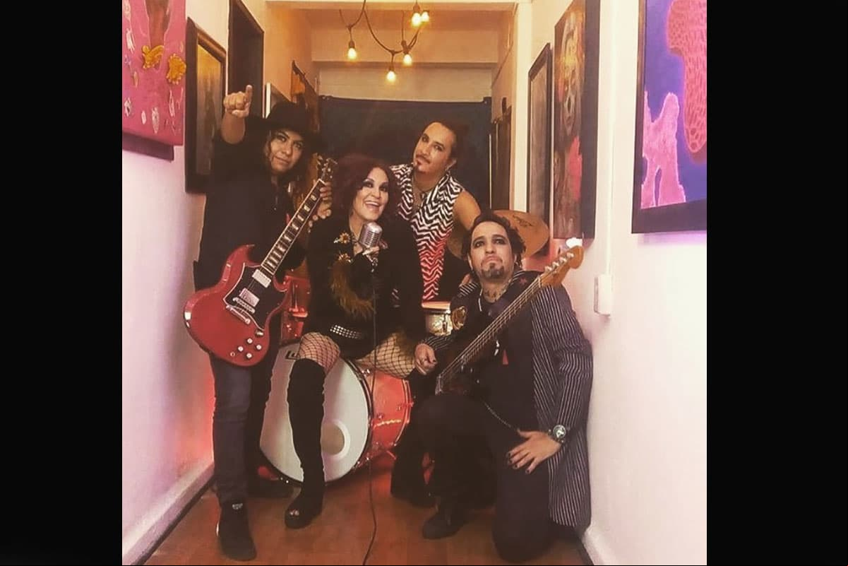 La vocalista de “Kenny y los Eléctricos” contó que cuando Ricky llegó a México, la vistó a su casa. Fue ahí donde conoció a Alejandra.