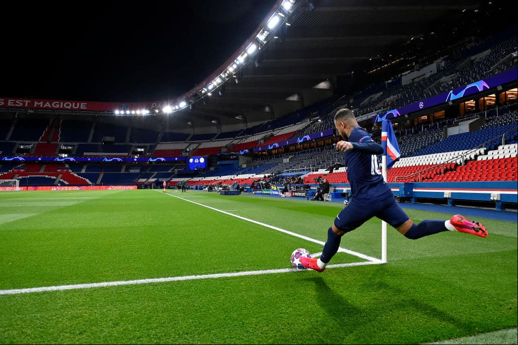 Paris, Francia.
<br>
<br>Antes de que las ligas de futbol fueran suspendidas, el PSG se enfrentó al Borussia Dortmund en un duelo de la Champions League; el partido se jugó sin aficionados en el estadio.