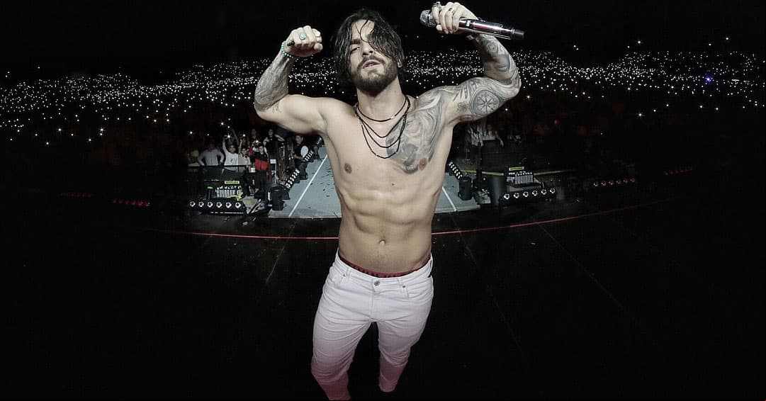 Maluma muestra qué usa para dormir y enloquece a sus seguidoras