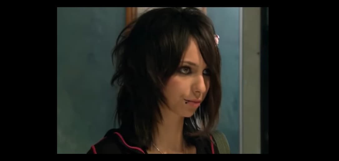 Uno de los capítulos más recordados de Natalia Téllez en La Rosa de Guadalupe fue cuando dio vida a una joven Emo.