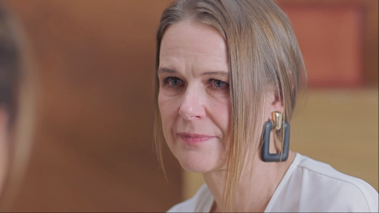 Y por si te preguntabas qué pasó con 'Flavia', la antagonista de la telenovela se dio cuenta de los errores cometidos tras casi perder a su hijo 'Teo'; esto la llevó a no solo cambiar su forma de ser, sino también a pedirle perdón a 'Esther' por haber sido tan mala con ella; ambas terminan siendo amigas.