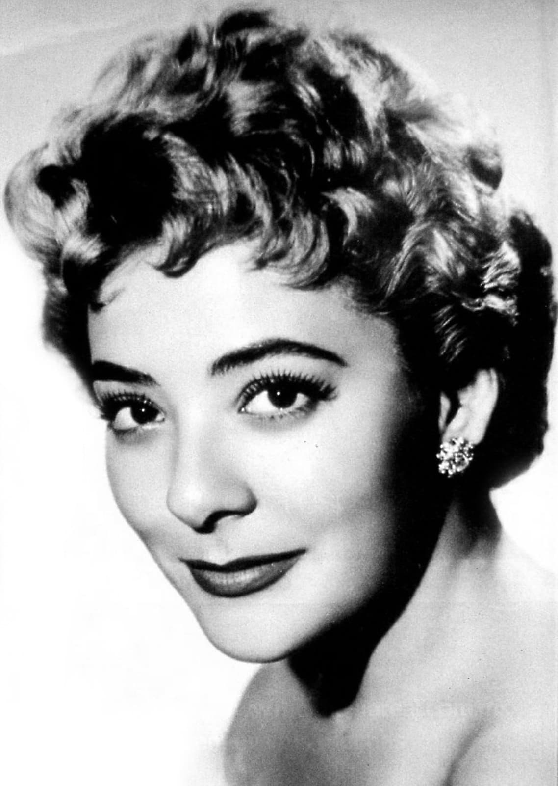 Silvia Pinal nació el 13 de septiembre de 1931. Sus padres son María Luisa Hidalgo Aguilar y Moisés Pasquel, quien no la reconoció. Años después, su madre se casó con Luis G. Pinal, quien le dio su apellido.