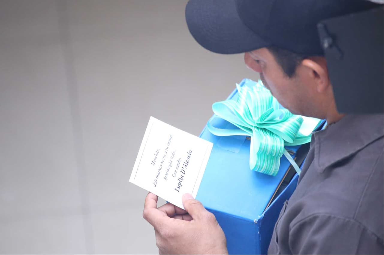 Monchito recibe un gran regalo por parte de Lupita por ayudarla.