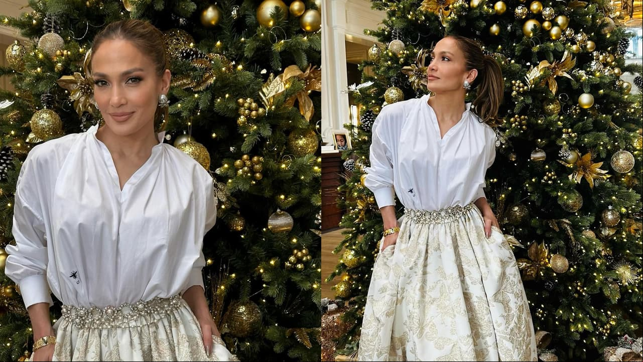 El 'outfit' de Jennifer López parecía estar a tono con su pino navideño.
