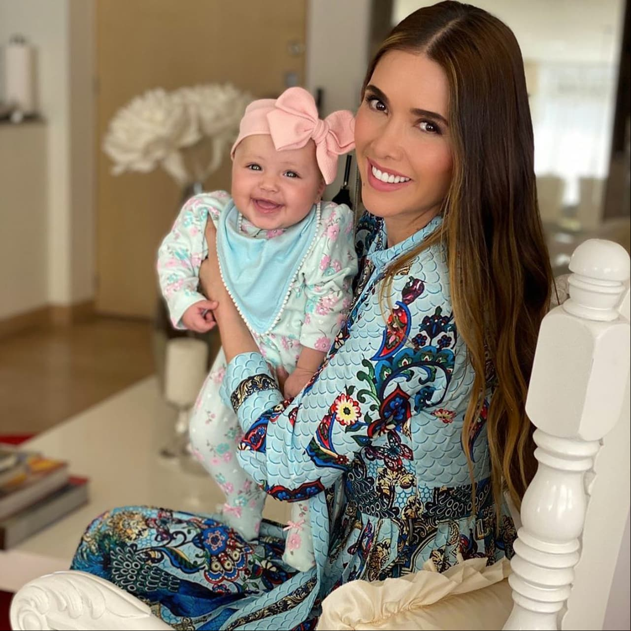 Marlene Favela muestra el detrás de cámaras de la sesión fotográfica con su hija