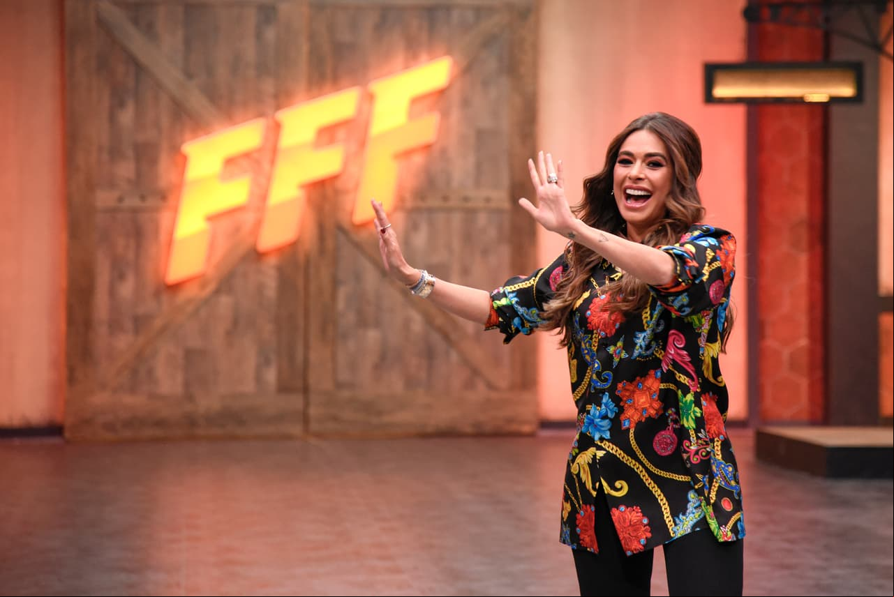 Con una gran sonrisa, Galilea Montijo llegó al foro de Familias Frente al Fuego para desearle a su amiga y comadre, Inés Gómez Mont, mucha suerte en este nuevo proyecto.