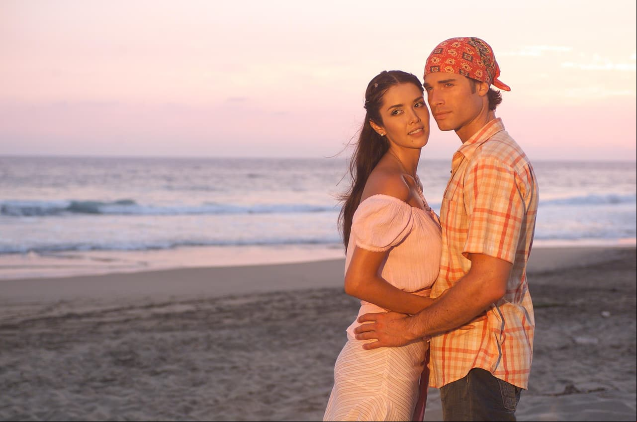 Con la exitosa retransmisión de la telenovela 'Contra viento y marea' por la señal de TLNovelas, hemos tenido la oportunidad de revivir esta apasionante historia de amor protagonizada por Marlene Favela, Sebastián Rulli y Ernesto D'Alessio.