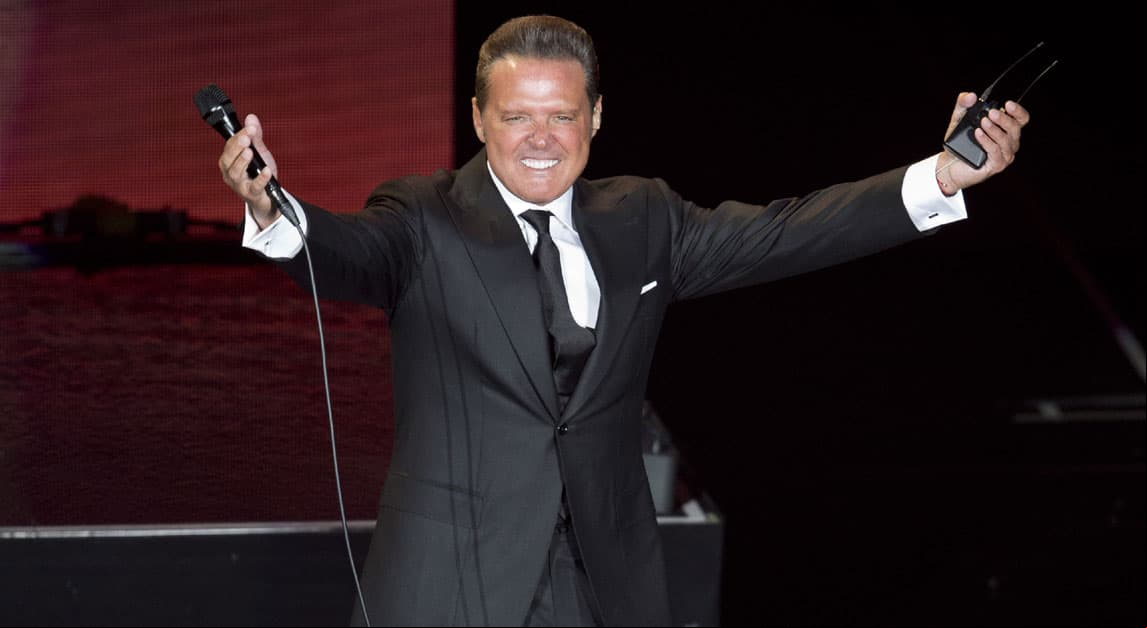 Luis Miguel interrumpe su concierto ante un público desconcertado