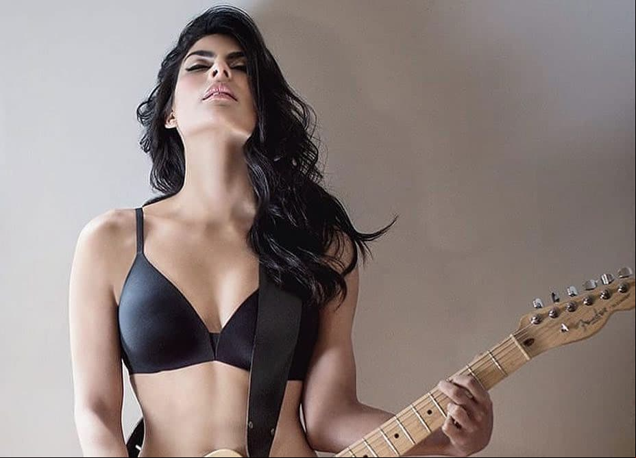 María León luce espectacular cuerpo