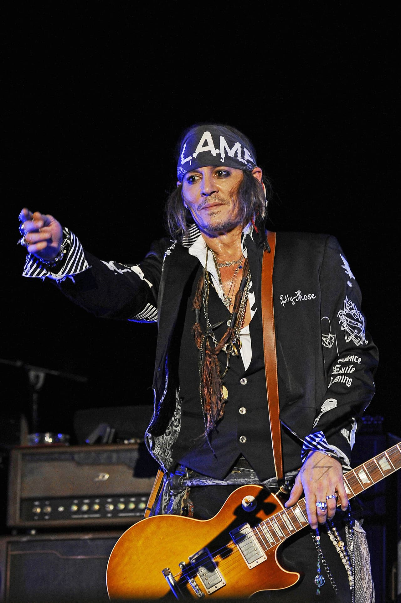 Hollywood Vampires está conformado por el actor Johnny Depp, el rockero Alice Cooper y el guitarrista de Aerosmith Joe Perry.