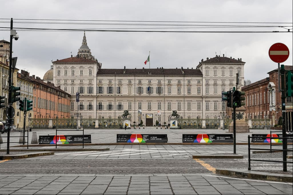 Turin, Italia.
<br>
<br>La Piazza Castello también luce abandonada.